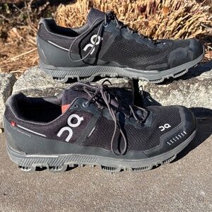 On Running Cloudventure Waterproof Trail shoe black 11.5